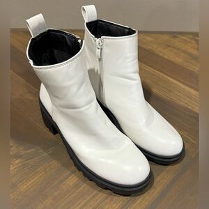 Qupid White Platform Combat Boots | Women’s 7